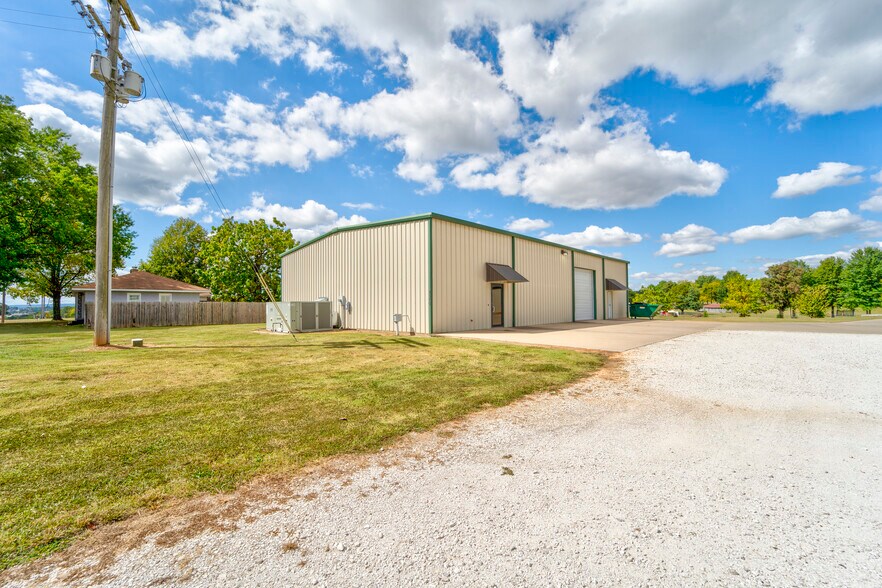 More Photos Of 2594 E Heritage Pkwy, Farmington Warehouse For Lease
