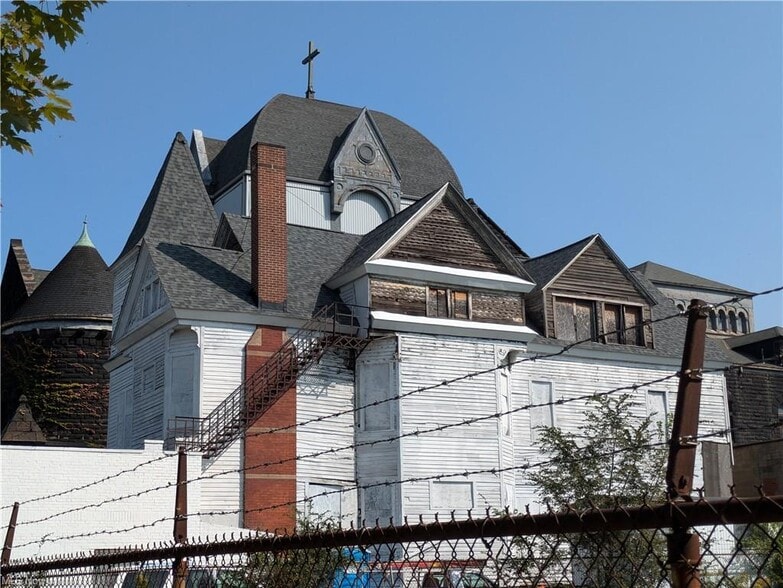 More Photos Of 2311 E 55th St, Cleveland Office For Sale