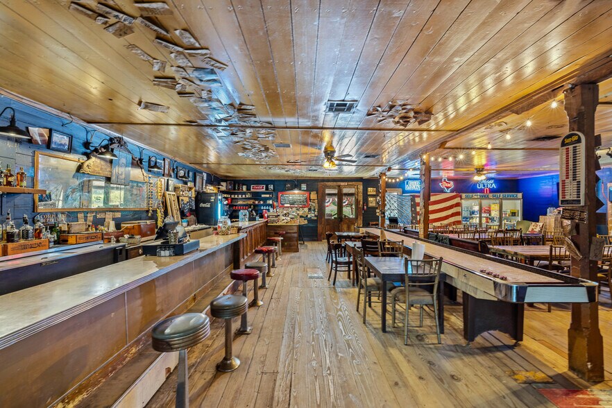 More Photos Of 12528 FM 109, Industry Bar For Sale