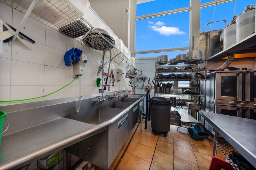 More Photos Of 5445 Collins Ave, Miami Beach Apartments For Sale