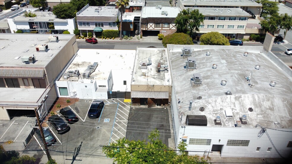 More Photos Of 1754 Laurel St, San Carlos Storefront For Sale