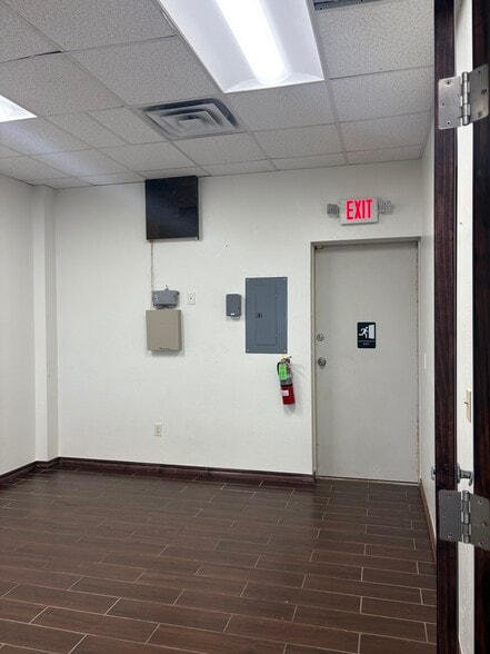 More Photos Of 16600-16622 N Western Ave, Edmond Unknown For Lease