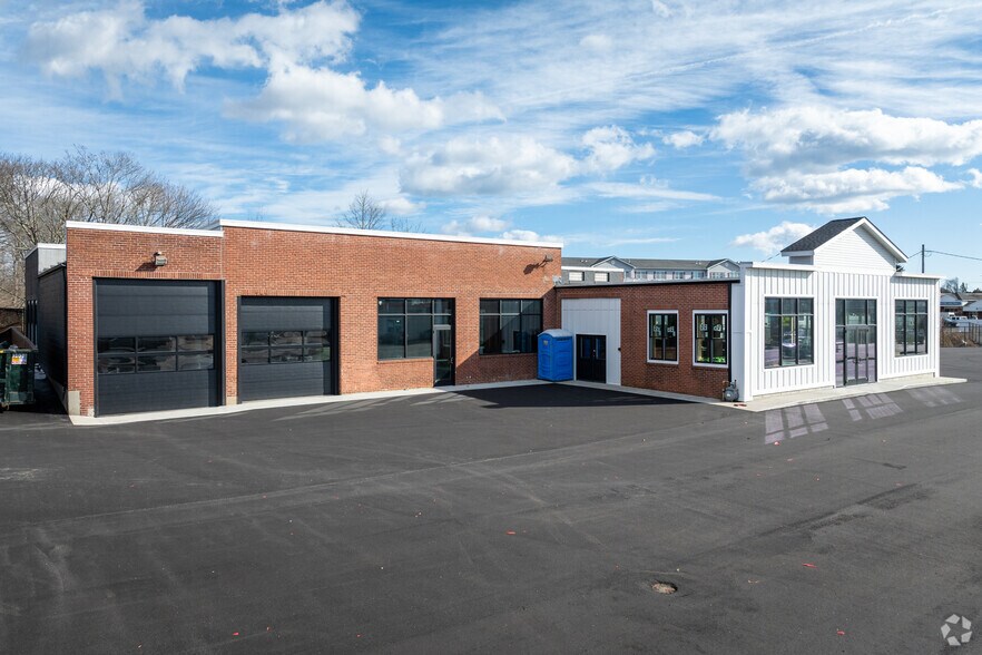 More Photos Of 92 Granite St, Westerly Restaurant For Lease