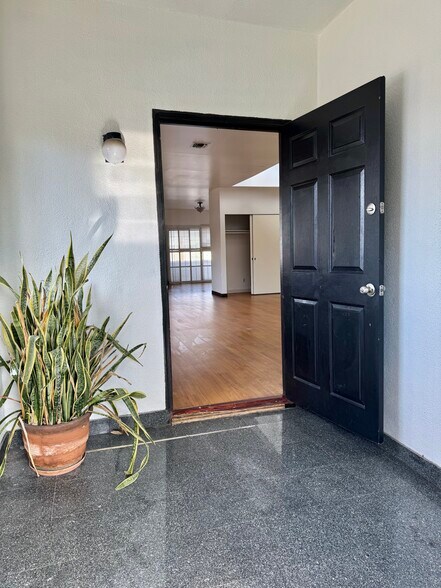 More Photos Of 10626 Magnolia Blvd, North Hollywood Loft Creative Space For Sale