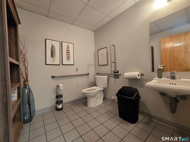 More Photos Of 1006 S Main St, Plantsville Office For Sale