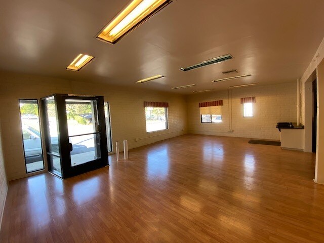 More Photos Of 3536 Foothill Blvd, La Crescenta Freestanding For Lease