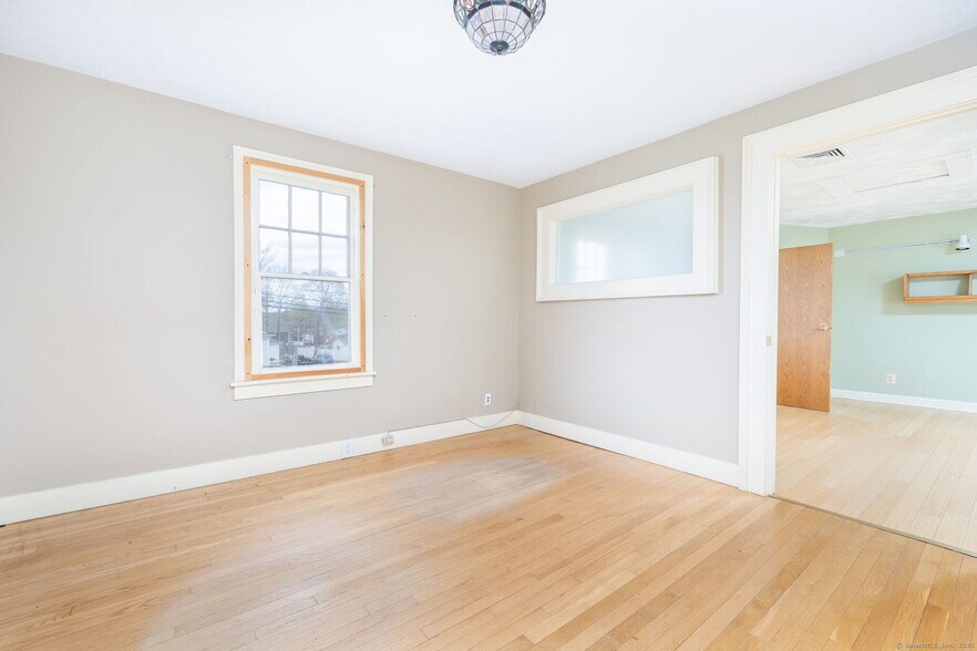 More Photos Of 11 Hayward Ave, Colchester Office For Sale