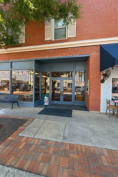 More Photos Of 111 W Public Sq, Laurens Storefront Retail Residential For Sale