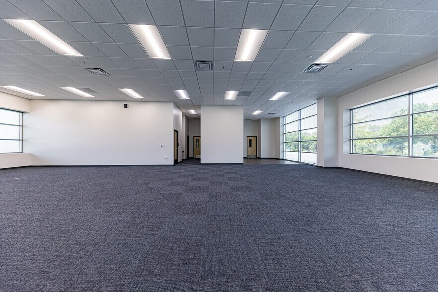 More Photos Of 5323 Lawnview Ave, Dallas Unknown For Lease