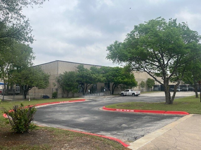 More Photos Of 10420 Metric Blvd, Austin Warehouse For Lease