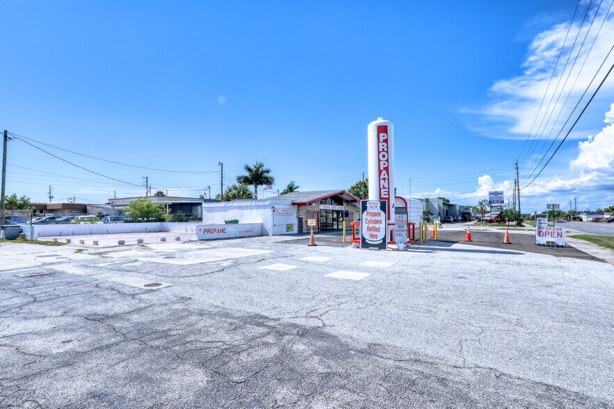 More Photos Of 1400 N Hercules Ave, Clearwater Convenience Store For Sale