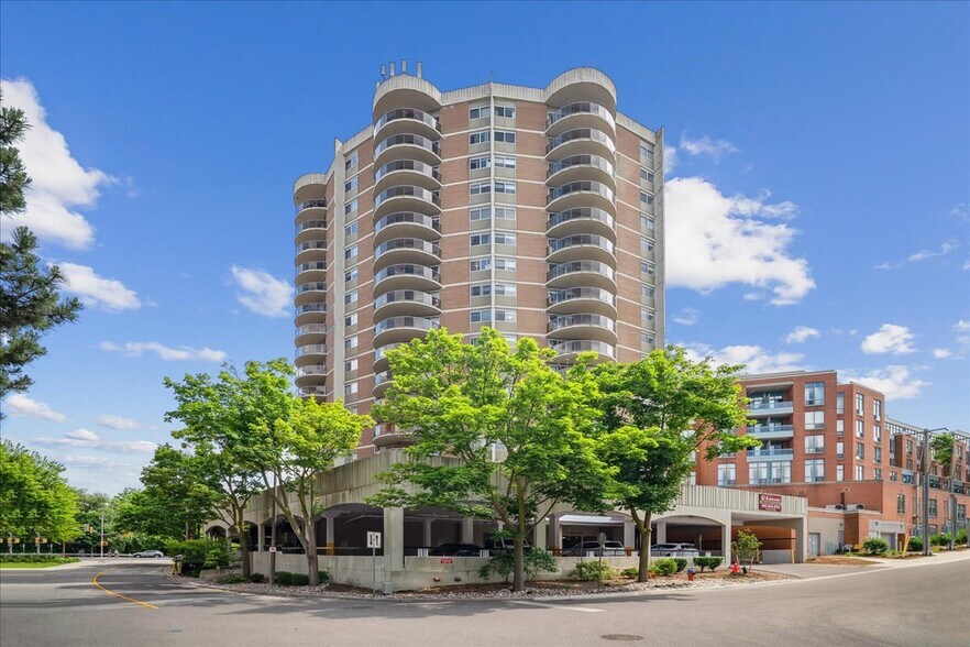 More Photos Of 6 John St, Oakville Apartments For Lease