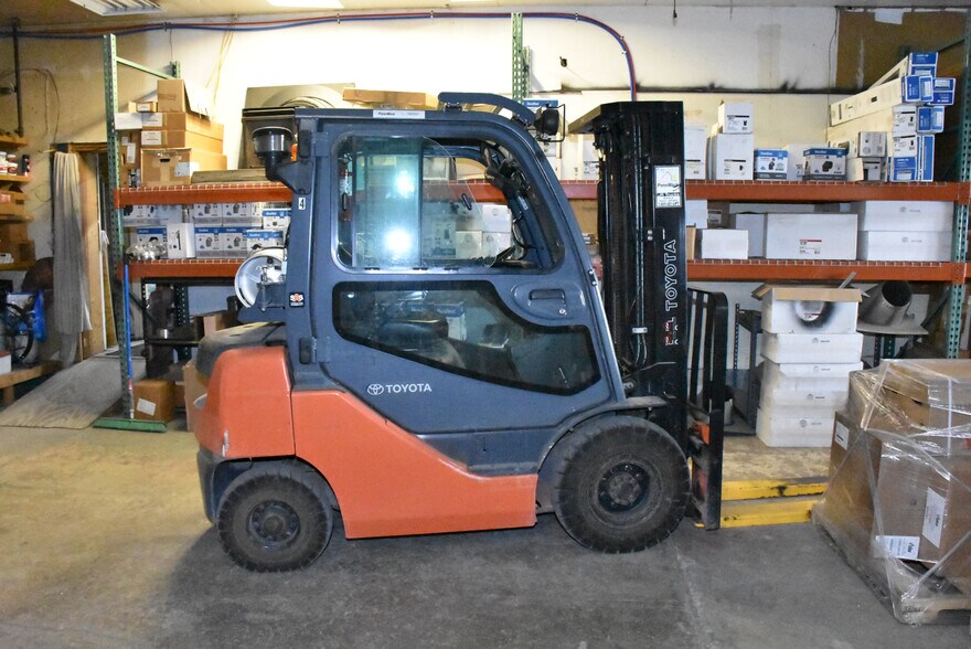 More Photos Of 17275 Shreve Run Rd, Pleasantville General Retail For Sale