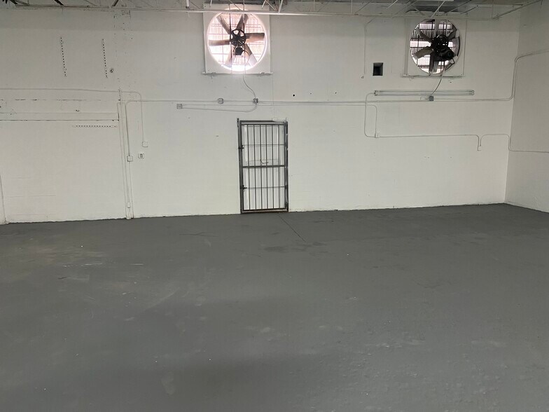 More Photos Of 683 W 26th St, Hialeah Service For Sale