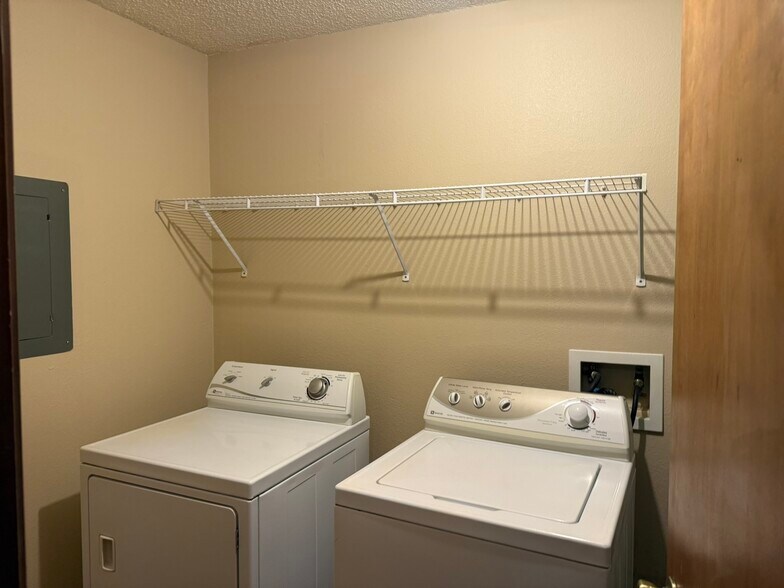 More Photos Of 2206 E Macs Ct, Springfield Apartments For Sale