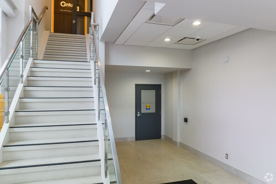 More Photos Of 233 Speers Rd, Oakville Medical For Sale