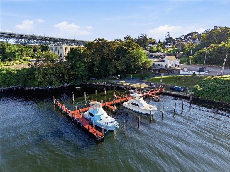 More Photos Of 53 Thames St, Groton Marina For Sale