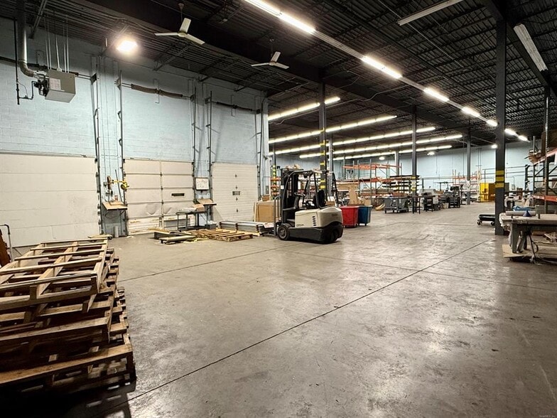 More Photos Of 135 Wood St, West Haven Warehouse For Lease
