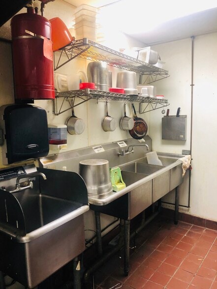 More Photos Of 224 Market St, Philadelphia Restaurant For Lease