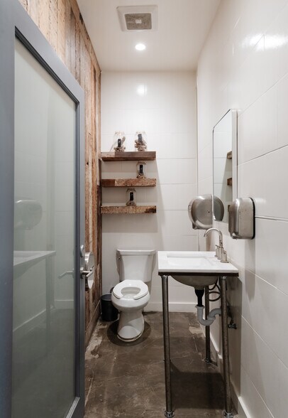 More Photos Of 3308 Highland Ave, Manhattan Beach Storefront Retail Office For Sale