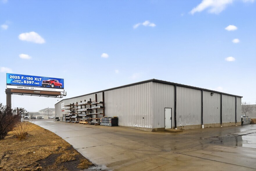 More Photos Of 2605 & 2609 S Carolyn Ave, Sioux Falls Industrial For Lease