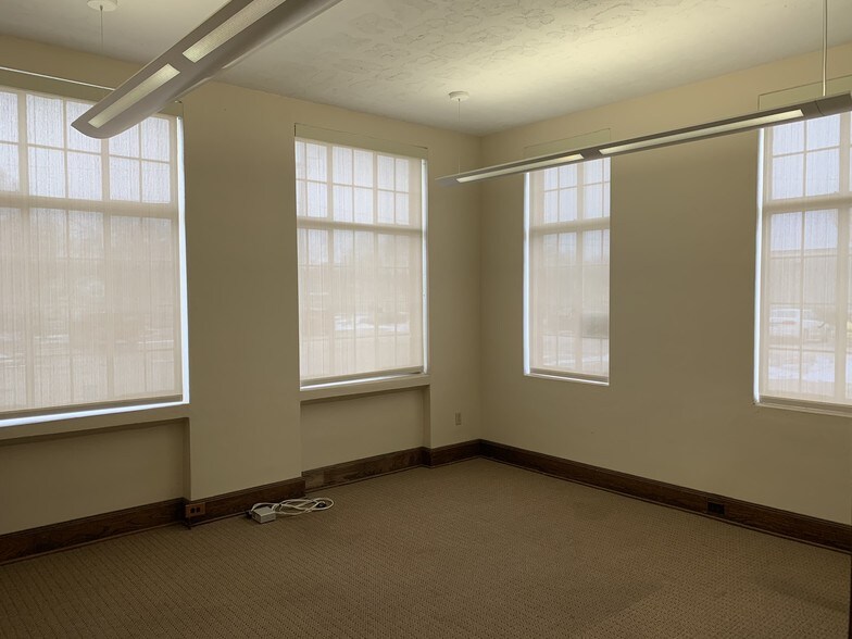 More Photos Of 612 New Hampshire St, Lawrence Office For Lease