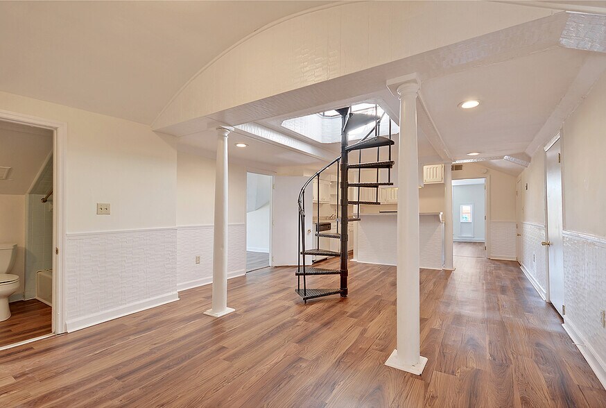 More Photos Of 635 E Bay St, Charleston Office Residential For Lease