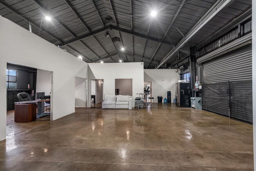 More Photos Of 2637 Saint Louis Ave, Signal Hill Warehouse For Sale