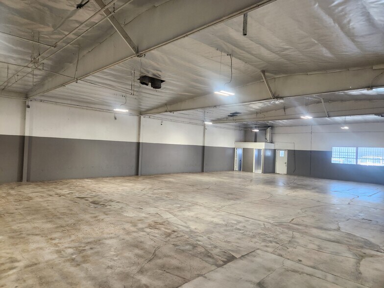 More Photos Of 820 S Grand Ave, Santa Ana Warehouse For Lease
