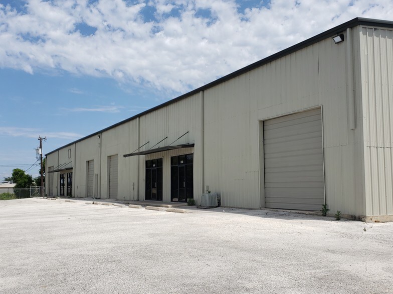More Photos Of 7329-7335 Caribou St, San Antonio Warehouse For Lease
