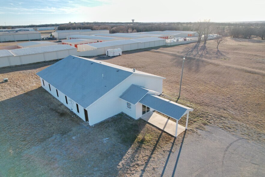 More Photos Of 4925 North Hwy 81, Duncan Flex For Sale
