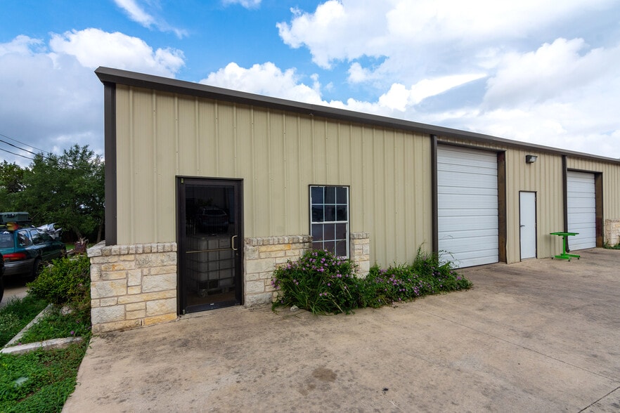 Primary Photo Of 1034 Canyon Bend Dr, Dripping Springs Warehouse For Sale