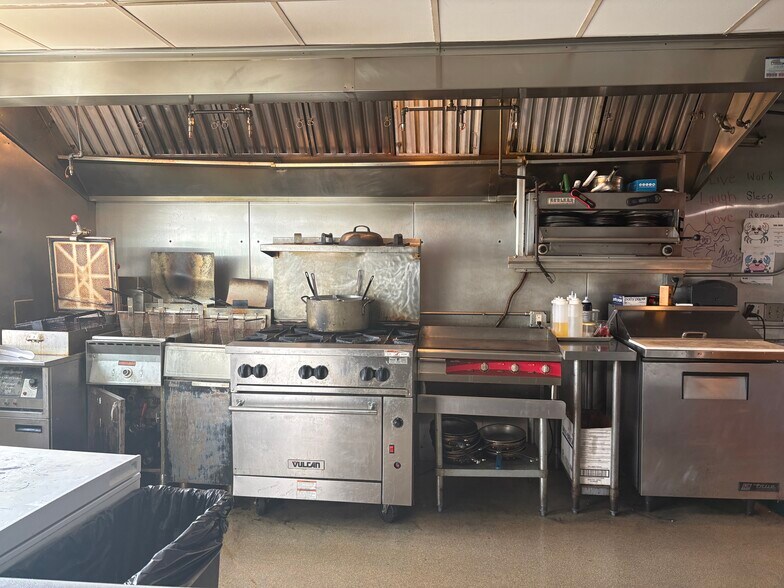 More Photos Of 6486 Lincoln Hwy W, Thomasville Restaurant For Sale