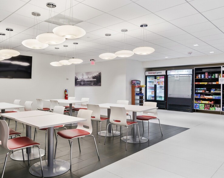 More Photos Of 1700 E Golf Rd, Schaumburg Office For Lease