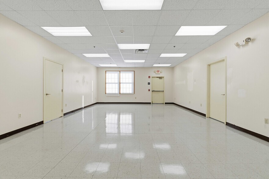 More Photos Of 86 Coraopolis Rd, Coraopolis Daycare Center For Lease