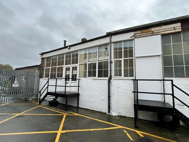 More Photos Of 33-39 Parsons Green Ln, London Warehouse For Lease
