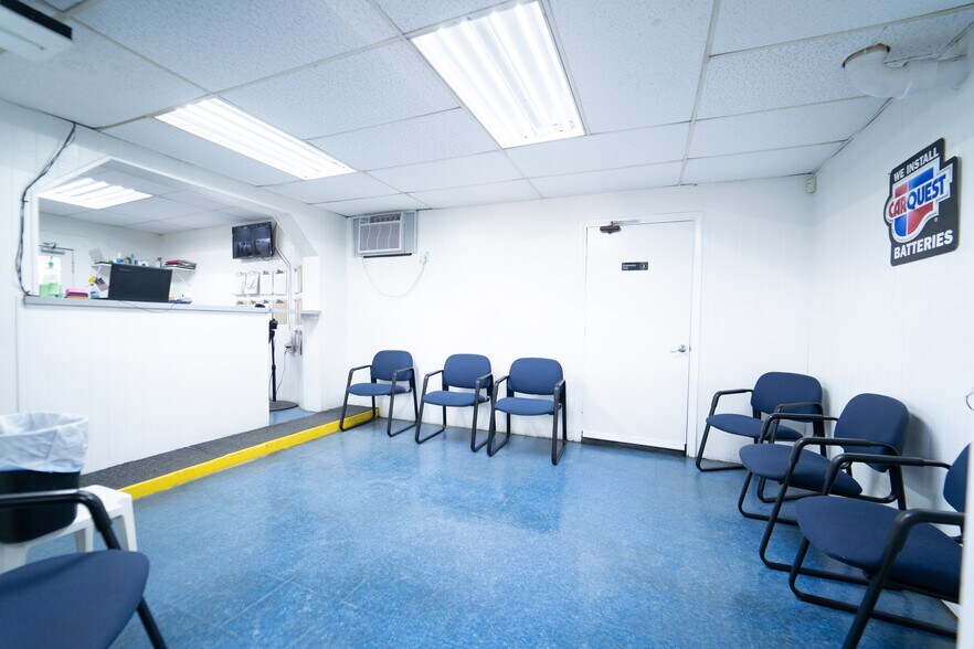 More Photos Of 8420 N Florida Ave, Tampa Auto Repair For Sale
