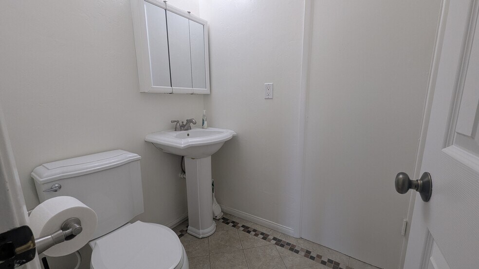 More Photos Of 4425 Cass St, San Diego Office For Lease