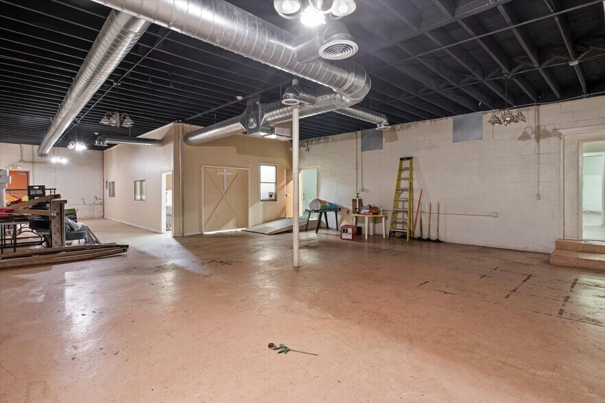 More Photos Of 987 Hollywood Rd NW, Atlanta Industrial For Sale