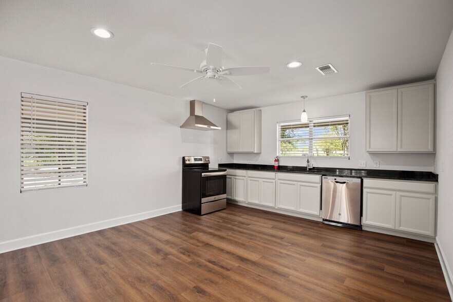 More Photos Of 603 W Highway 290, Dripping Springs Office For Sale