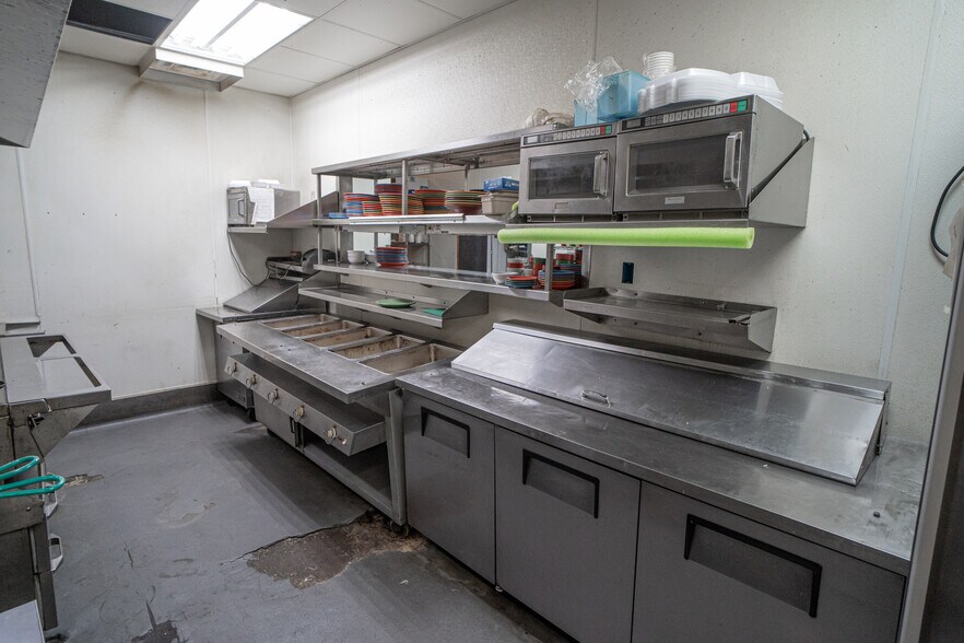 More Photos Of 406 South Ave, Springfield Storefront Retail Office For Lease