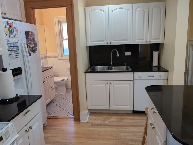 More Photos Of 417 N Hough St, Barrington Medical For Lease