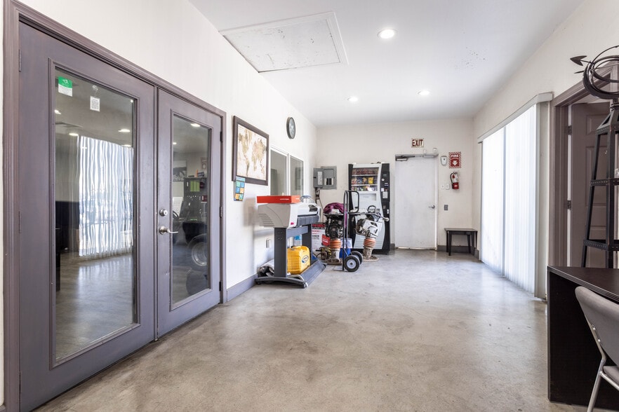 More Photos Of 669 Arroyo St, San Fernando Manufacturing For Sale