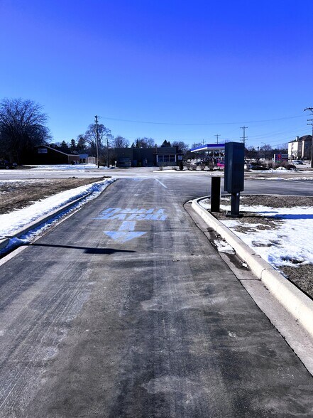 More Photos Of 5091 W Brown Deer Rd, Milwaukee Freestanding For Sale