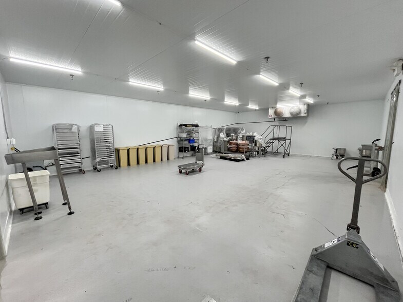 More Photos Of 597 Monterey Pass Rd, Monterey Park Warehouse For Lease