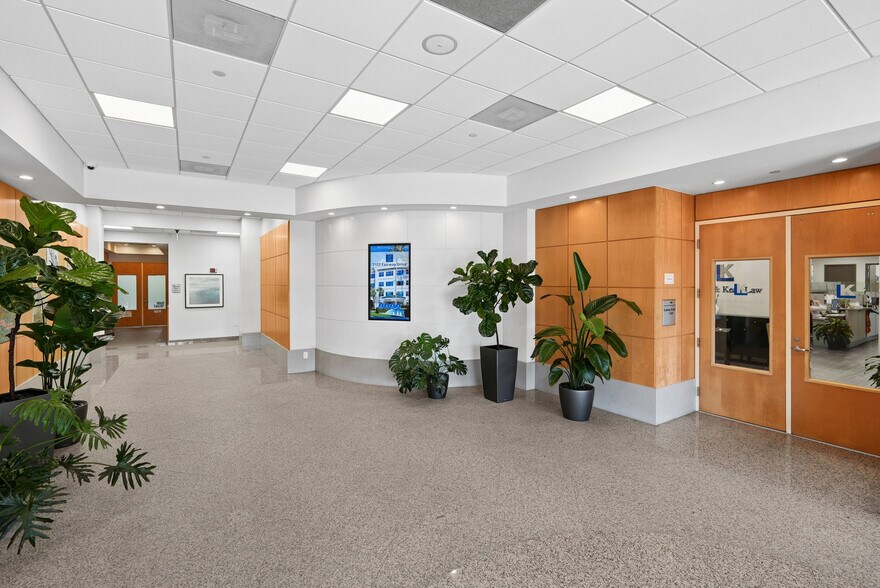 More Photos Of 7108-7121 Fairway Dr, Palm Beach Gardens Unknown For Lease