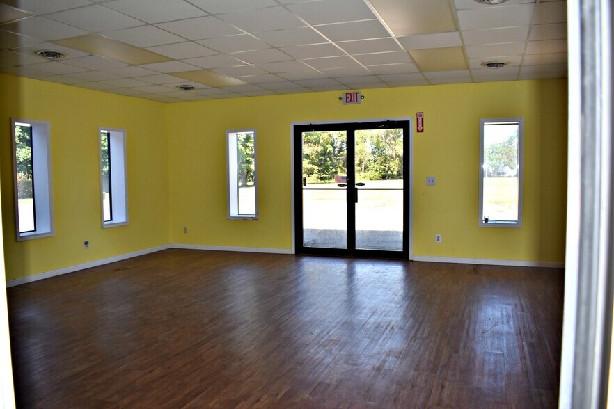 More Photos Of 11275 Edge Hill Rd, Newburg Service For Sale