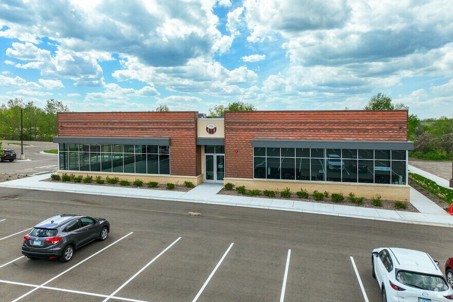 More Photos Of 796 Bielenberg Dr, Woodbury Office For Sale