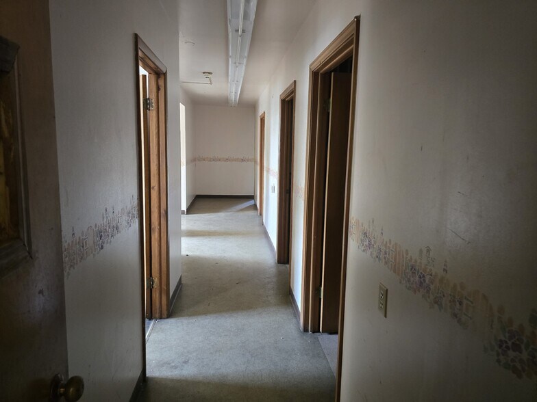 More Photos Of 2103 MacKenna Ave, Niagara Falls Warehouse For Sale