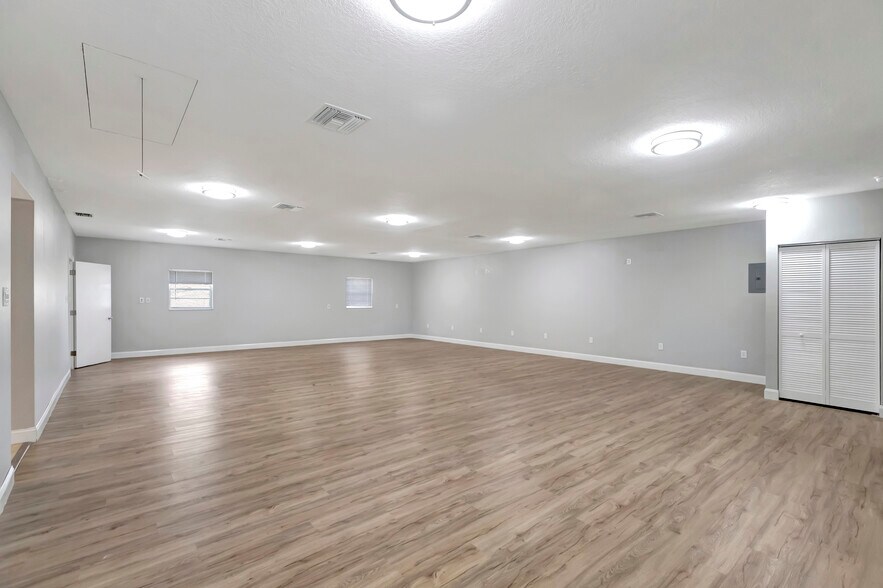 More Photos Of 6948 W Mohawk Ave, Tampa Office For Lease